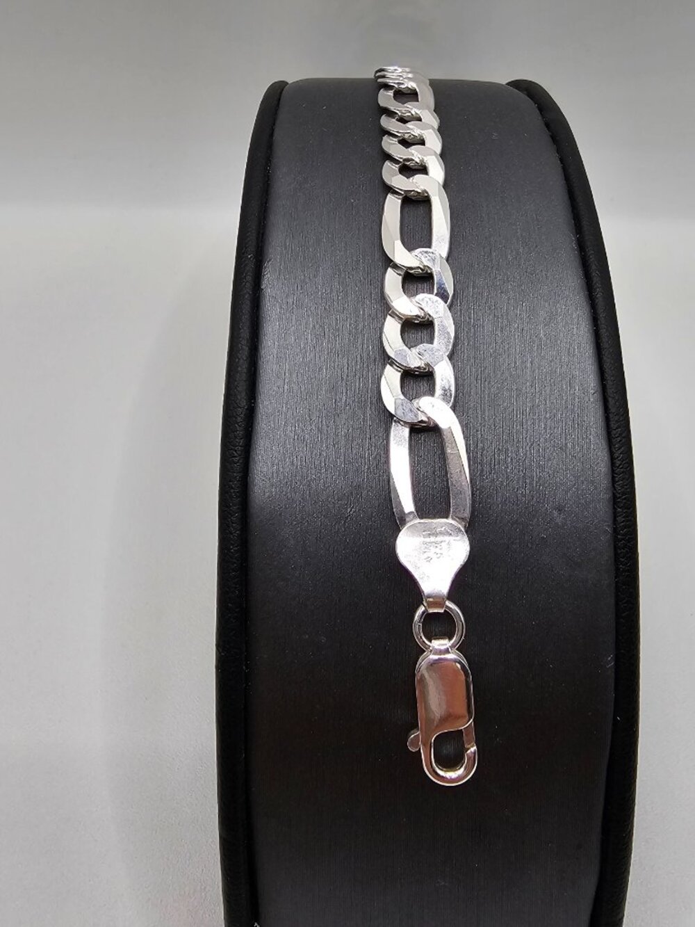 Sterling Silver 925 High Polished Figaro Bracelet 7.8mm 8 inches - Picture 6 of 8